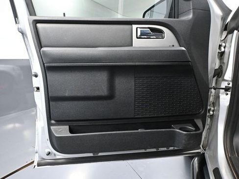 Used 2017 Ford Expedition XLT image 17