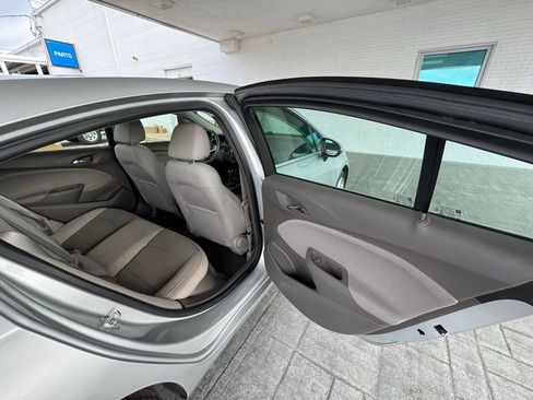 Used 2017 Chevrolet Cruze LT w/ Sun And Sound Package image 22