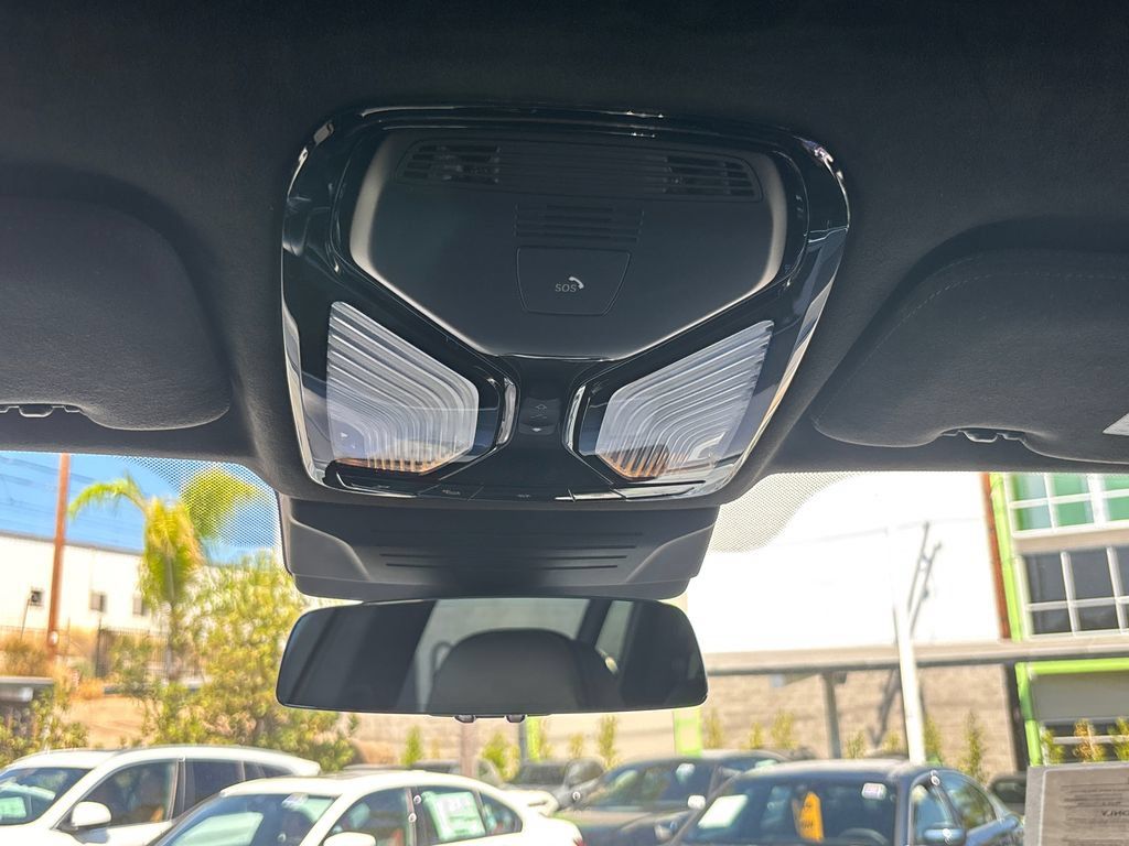 Used 2024 BMW X7 xDrive40i w/ M Sport Package AWD/4WD image 25