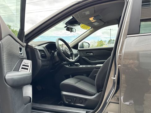 Used 2022 Nissan Rogue SV AWD/4WD image 9