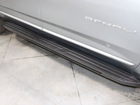 Used 2024 GMC Yukon XL Denali image 13