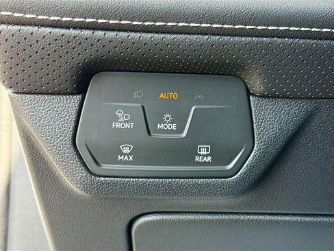 Used 2026 Volkswagen Atlas Cross Sport SE image 34