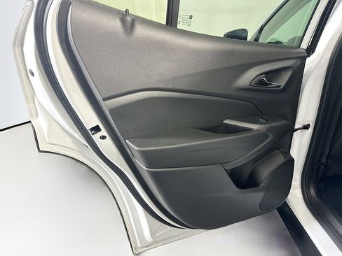 Used 2025 Chevrolet Trax LT w/ LT Convenience Package image 26