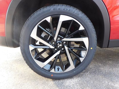 New 2025 Mitsubishi Outlander SE image 8