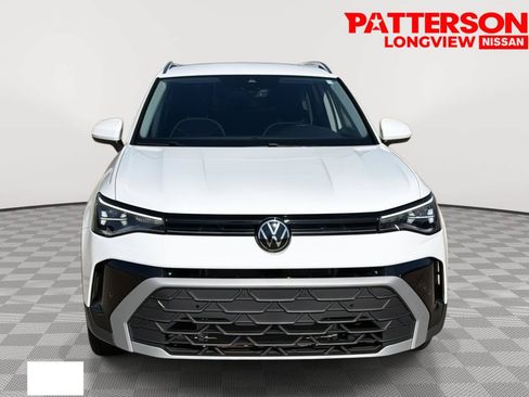 Used 2025 Volkswagen Taos SE AWD/4WD image 2