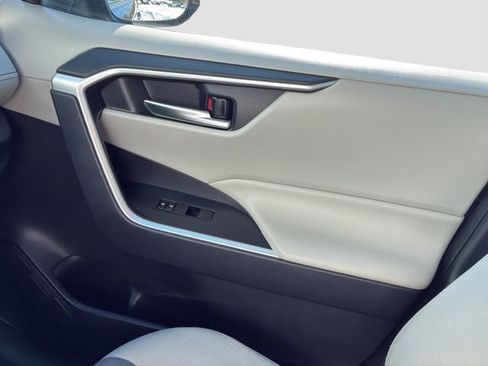 Used 2019 Toyota RAV4 XLE w/ Convenience Package image 17