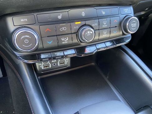 Used 2025 Dodge Durango GT image 23