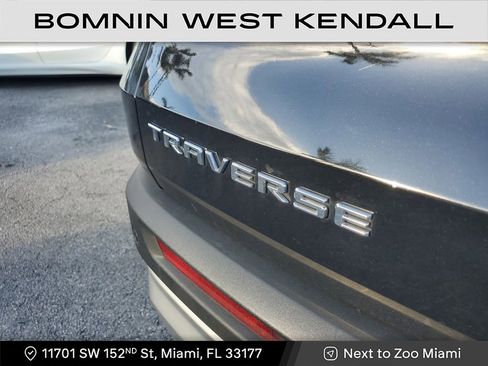 Used 2025 Chevrolet Traverse LT image 11