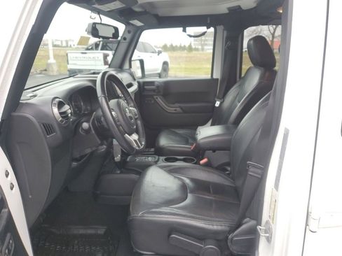 Used 2018 Jeep Wrangler Unlimited Altitude image 12