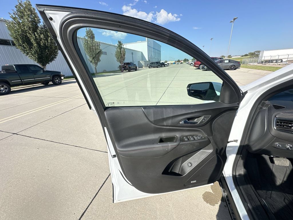 Certified 2024 Chevrolet Equinox RS w/ RS Leather Package AWD/4WD image 21