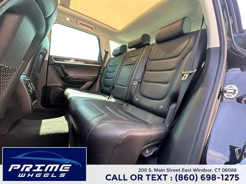 Used 2015 Volkswagen Touareg VR6 AWD/4WD image 12