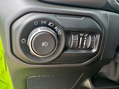 Used 2021 Jeep Wrangler Sport AWD/4WD image 13