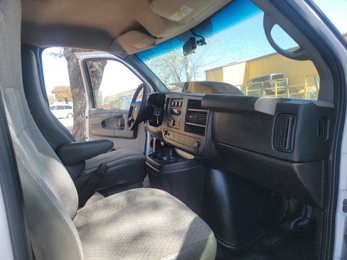 Used 2014 Chevrolet Express 3500 Extended image 18