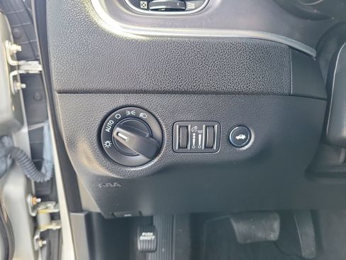 Used 2020 Dodge Charger SXT RWD image 21