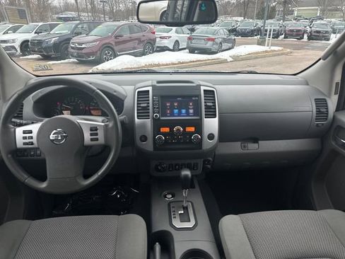 Used 2020 Nissan Frontier SV image 10