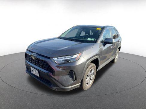 Used 2025 Toyota RAV4 XLE image 3