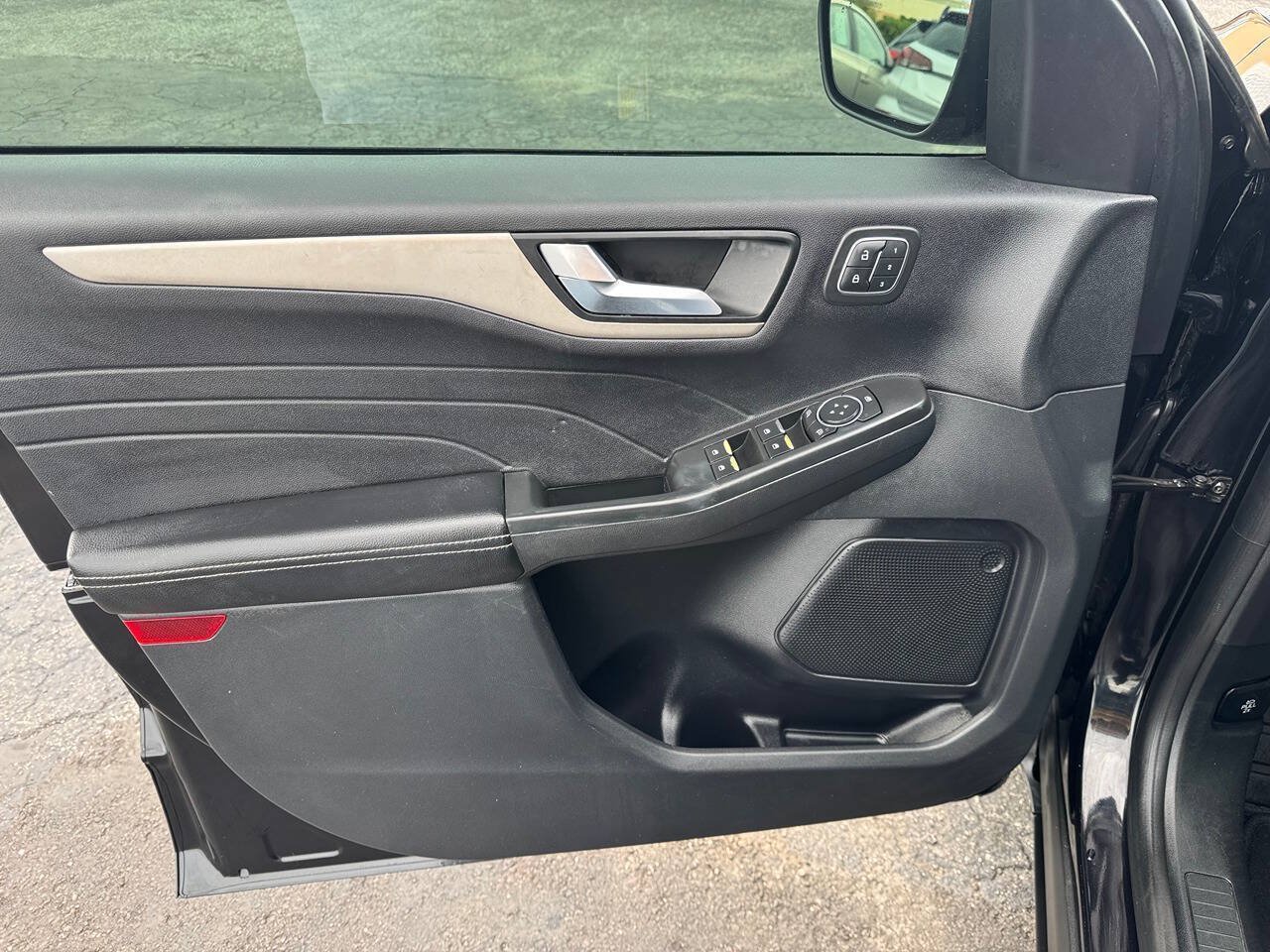 Used 2022 Ford Escape SEL w/ Technology Package FWD image 12