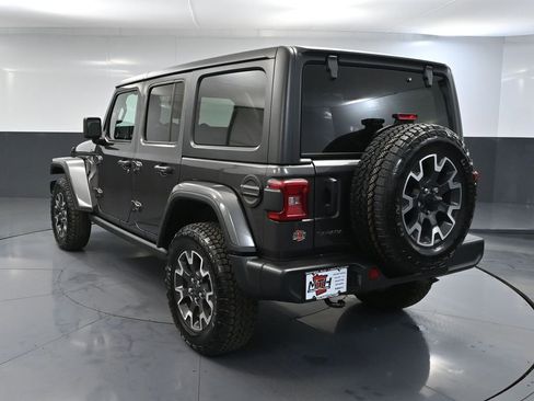 Used 2025 Jeep Wrangler Sahara w/ Technology Group image 9