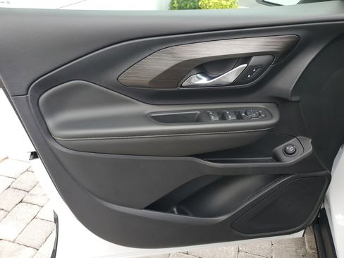 Used 2023 GMC Terrain SLE w/ Driver Convenience Package image 18