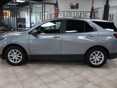 Used 2023 Chevrolet Equinox LT image 2