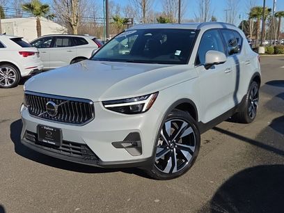 Used 2025 Volvo XC40 B5 Plus w/ Climate Package