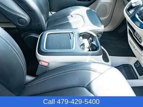 Used 2023 Chrysler Pacifica Touring-L FWD image 47