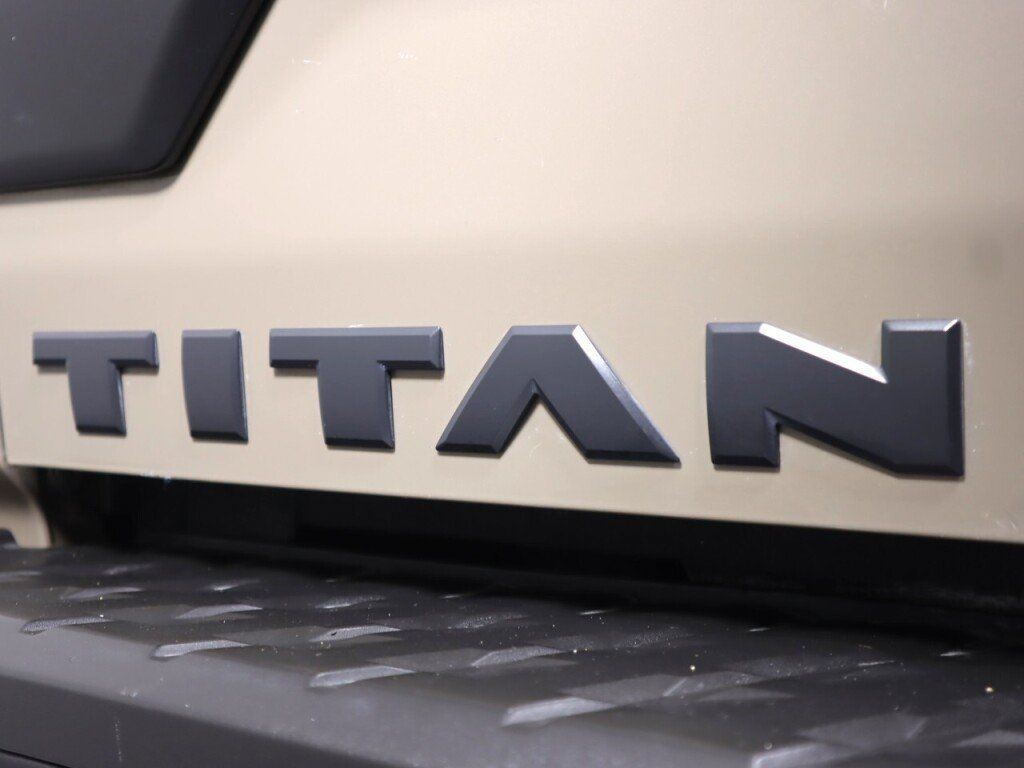 Used 2022 Nissan Titan PRO-4X w/ Pro-4x Convenience Package AWD/4WD image 50