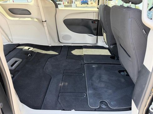 Used 2020 Chrysler Voyager LX FWD image 51