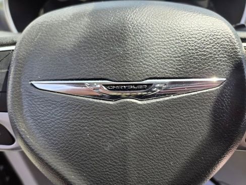 Used 2023 Chrysler Pacifica Touring-L FWD image 29
