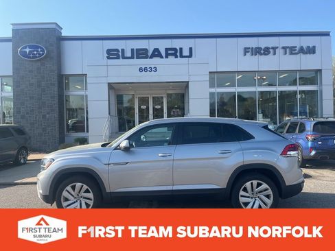 Used 2022 Volkswagen Atlas Cross Sport SE image 1