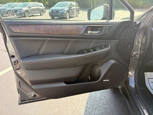 Used 2018 Subaru Outback 3.6R Limited AWD/4WD image 18
