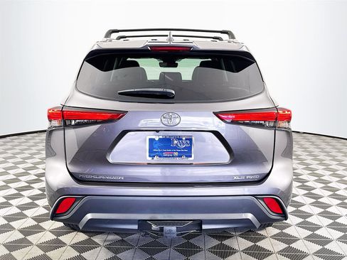 Used 2022 Toyota Highlander XLE image 7