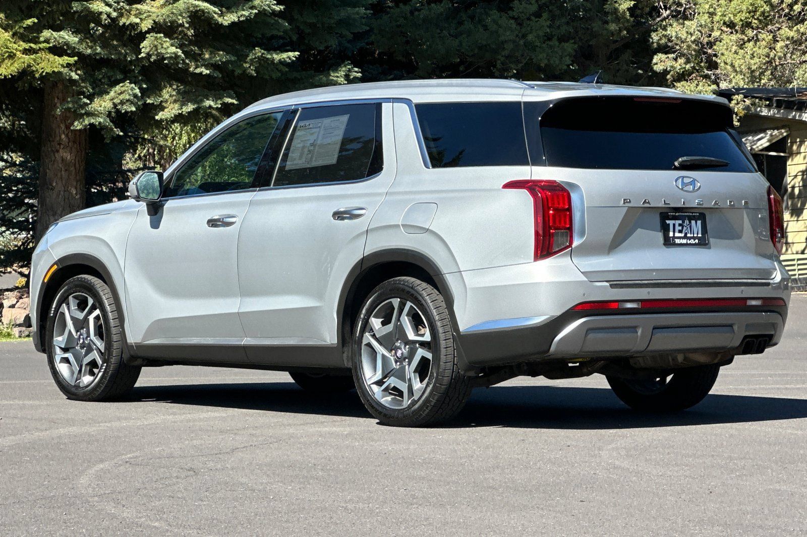 Used 2023 Hyundai Palisade Limited w/ Cargo Package AWD/4WD image 6