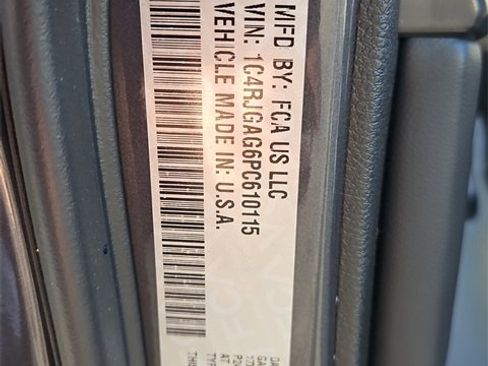 Used 2023 Jeep Grand Cherokee Laredo image 14