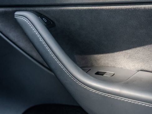 Used 2023 Tesla Model Y Performance image 13