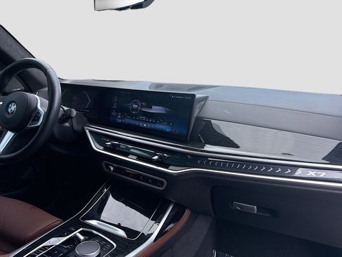 Used 2025 BMW X7 xDrive40i w/ M Sport Package image 34