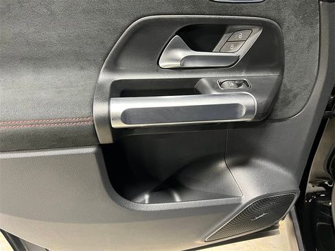 Used 2025 Mercedes-Benz GLB 250 4MATIC image 24