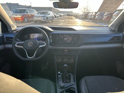 Certified 2024 Volkswagen Taos SE w/ Black Wheel Plus Package image 9
