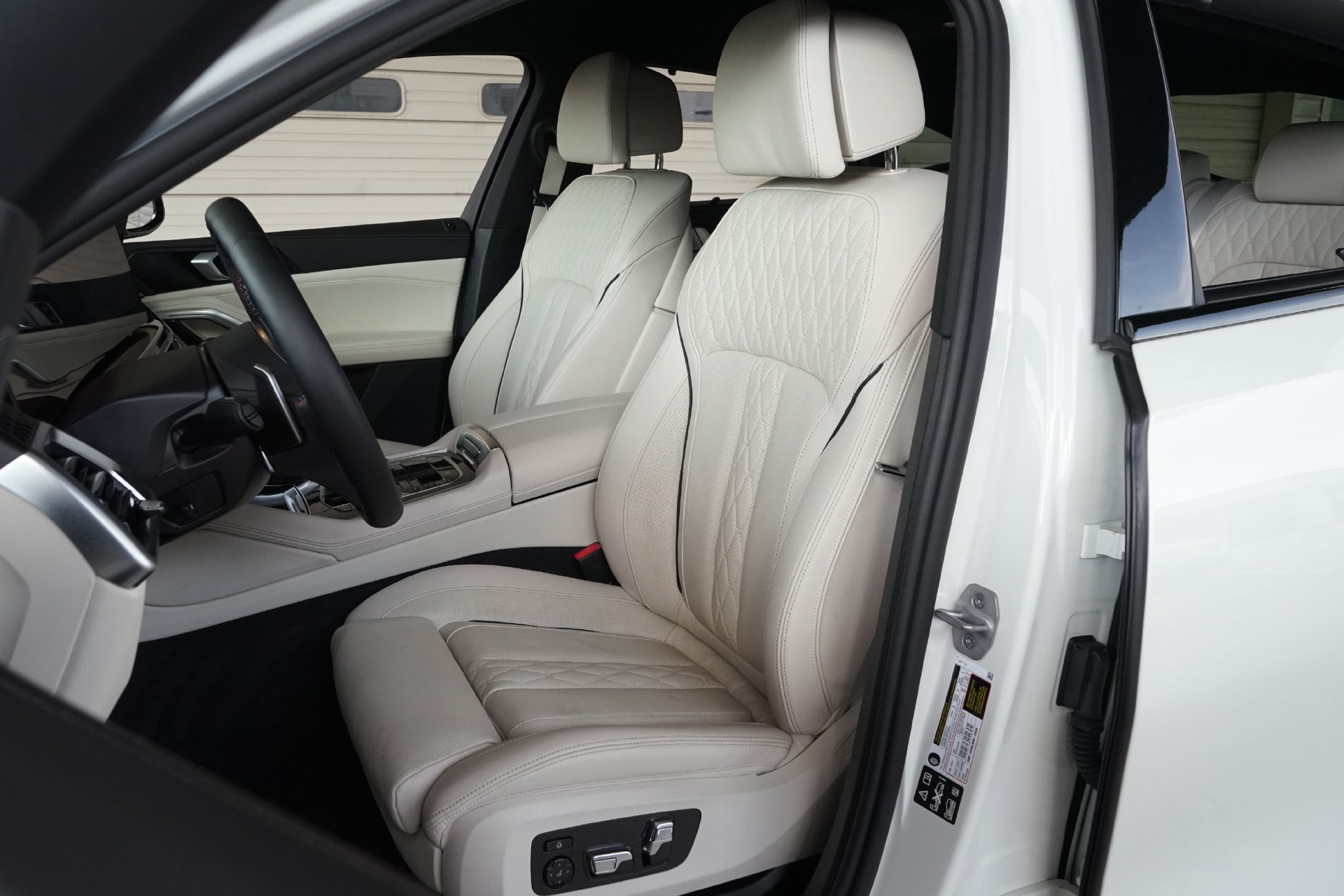 Used 2026 BMW X6 M60i AWD/4WD image 3