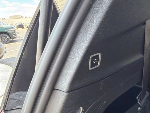 Used 2025 Chrysler Pacifica Select FWD image 24