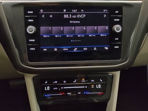 Used 2022 Volkswagen Tiguan SE w/ Panoramic Sunroof Package FWD image 25
