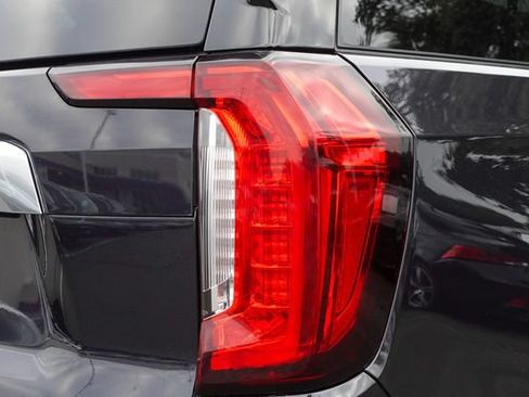 Used 2024 GMC Yukon XL Denali AWD/4WD image 10