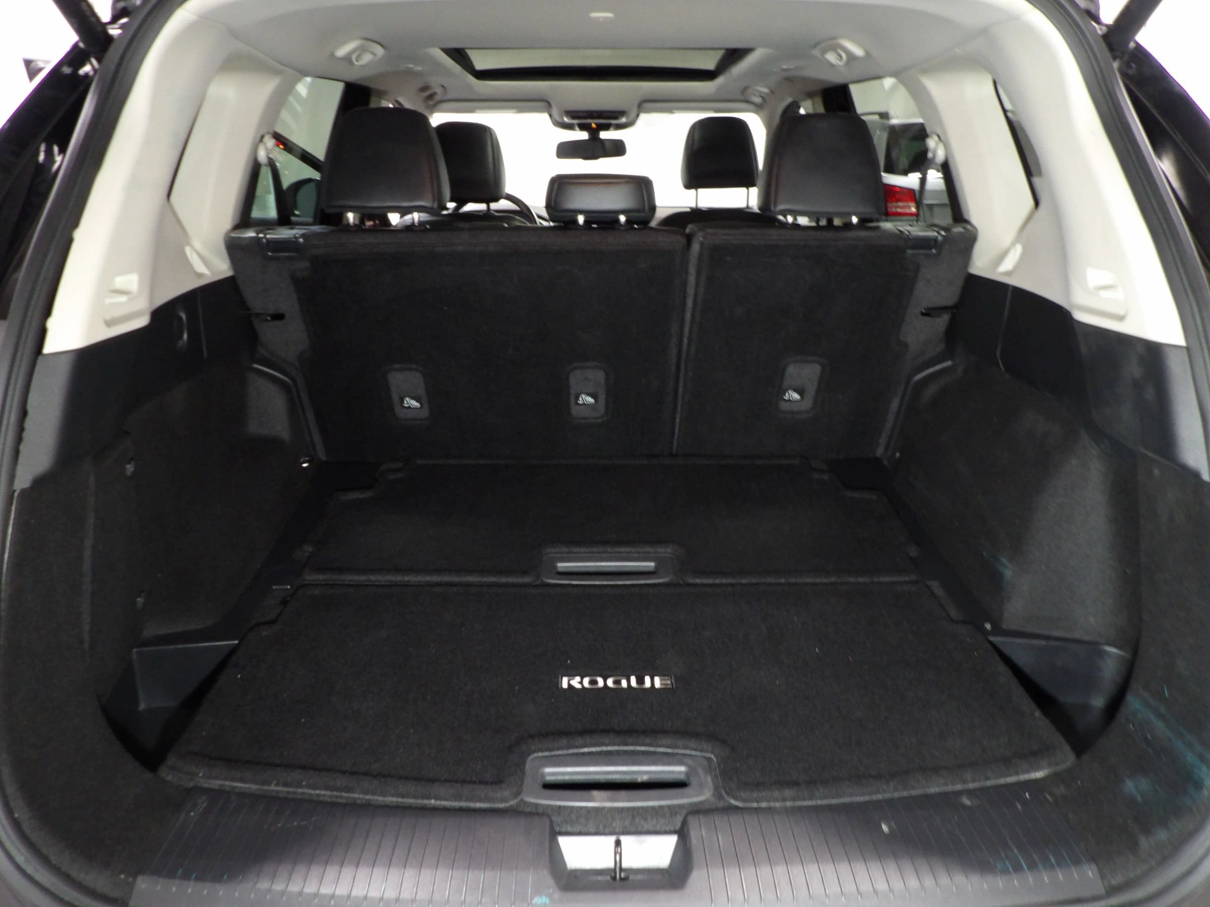 Used 2023 Nissan Rogue SL FWD image 6