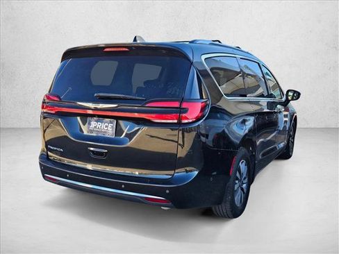 Used 2021 Chrysler Pacifica Touring-L w/ Premium & Safety Sphere Group image 5