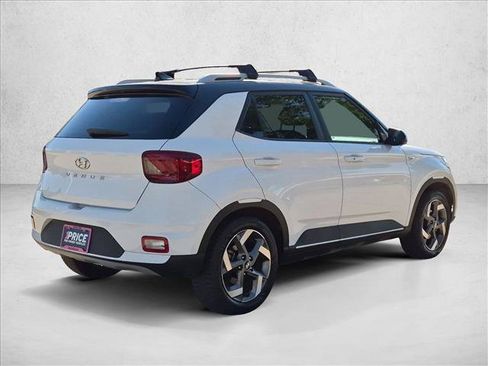 Used 2022 Hyundai Venue Limited FWD image 5