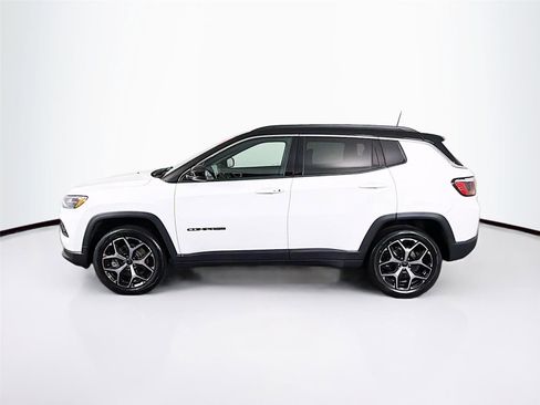 Used 2025 Jeep Compass Limited AWD/4WD image 4