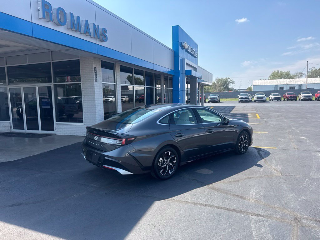 Used 2025 Hyundai Sonata SEL FWD image 4