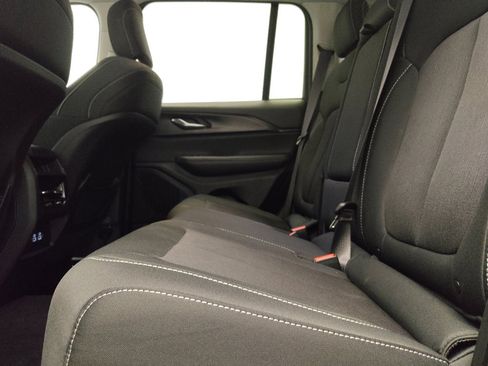 Used 2023 Jeep Grand Cherokee Laredo RWD image 18