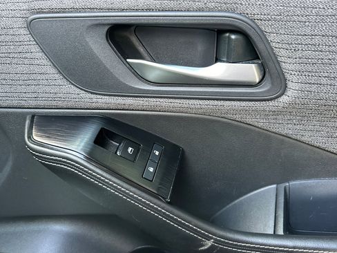 Used 2022 Nissan Rogue SV image 22