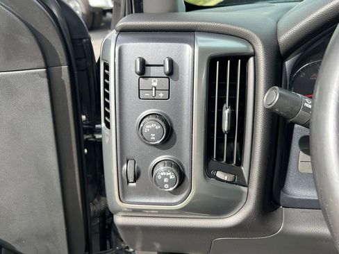 Used 2018 Chevrolet Silverado 1500 LT w/ All Star Edition AWD/4WD image 29